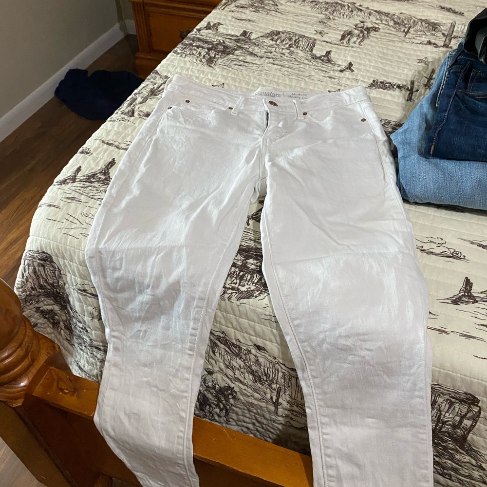 Signature by Levi Strauss White Ankle Cropped Jeans